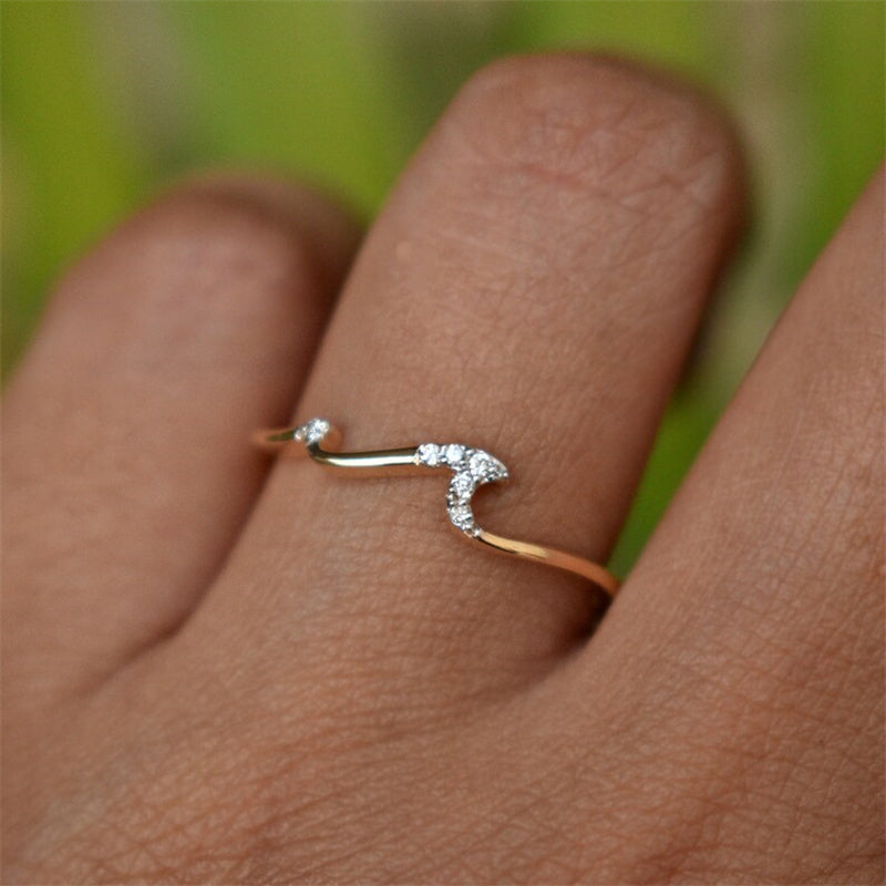 Delicate Wavy Ring with Tiny Clear Stones