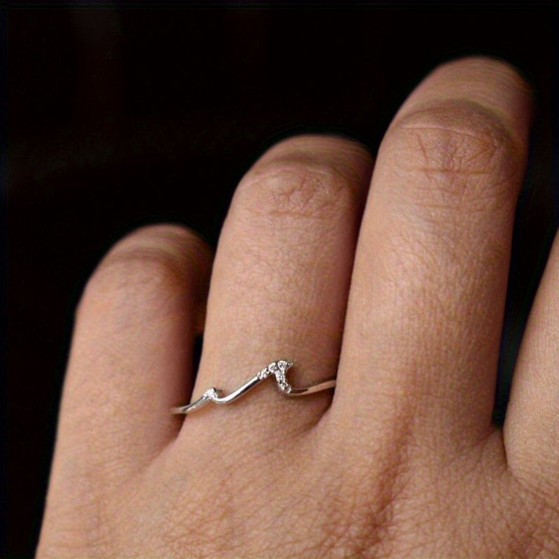 Delicate Wavy Ring with Tiny Clear Stones
